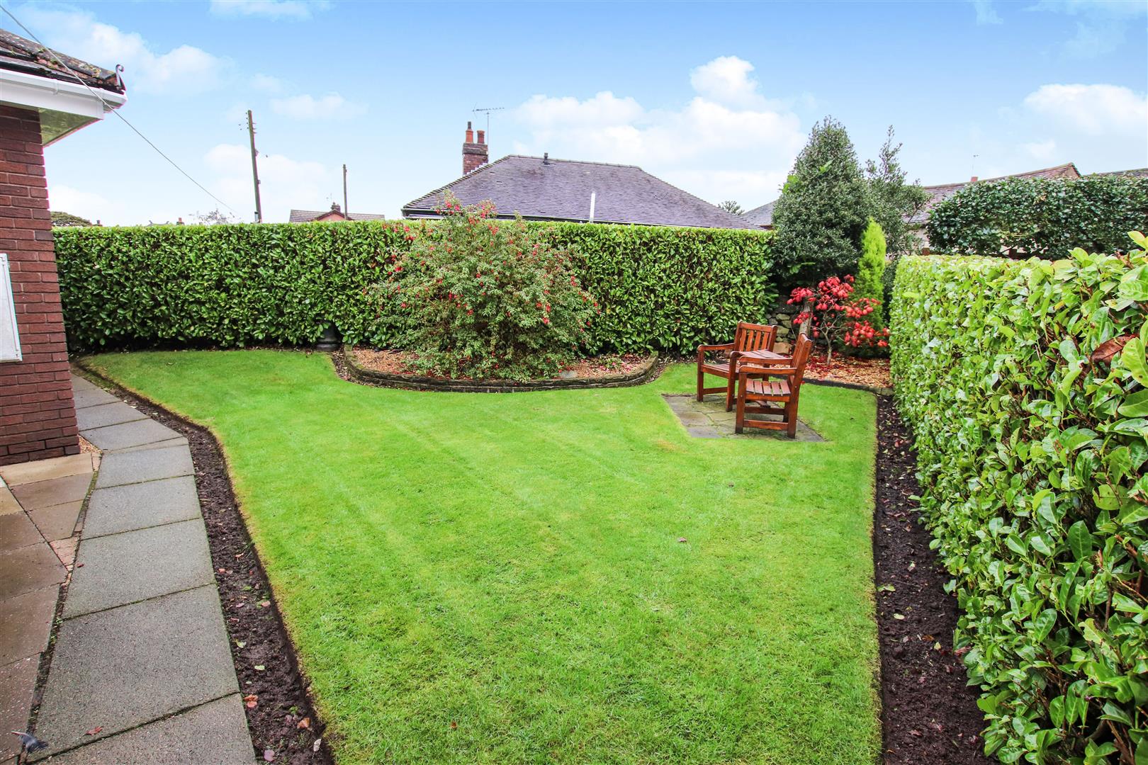 SIDE GARDEN